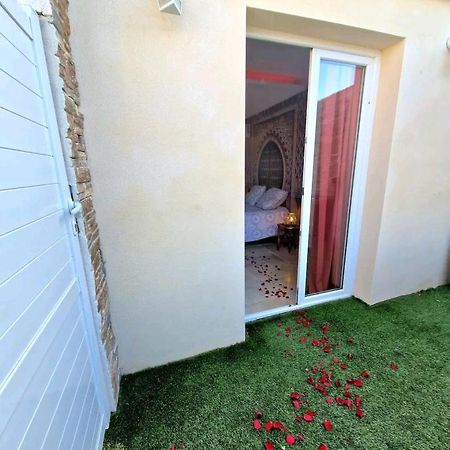 Suite Jaccuzzi En Camargue Port-Saint-Louis-du-Rhône Exterior photo