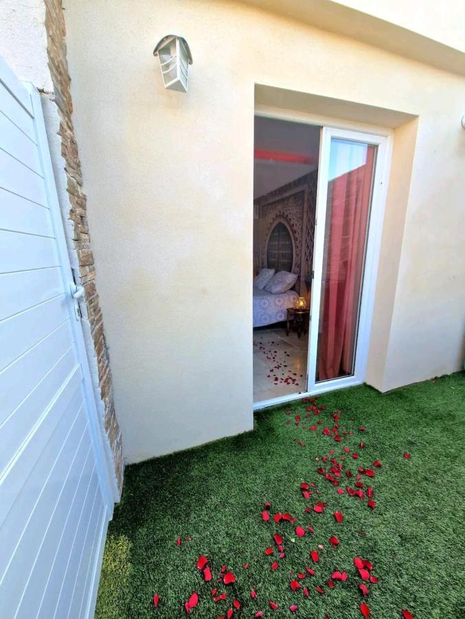 Suite Jaccuzzi En Camargue Port-Saint-Louis-du-Rhône Exterior photo