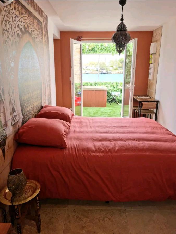 Suite Jaccuzzi En Camargue Port-Saint-Louis-du-Rhône Exterior photo