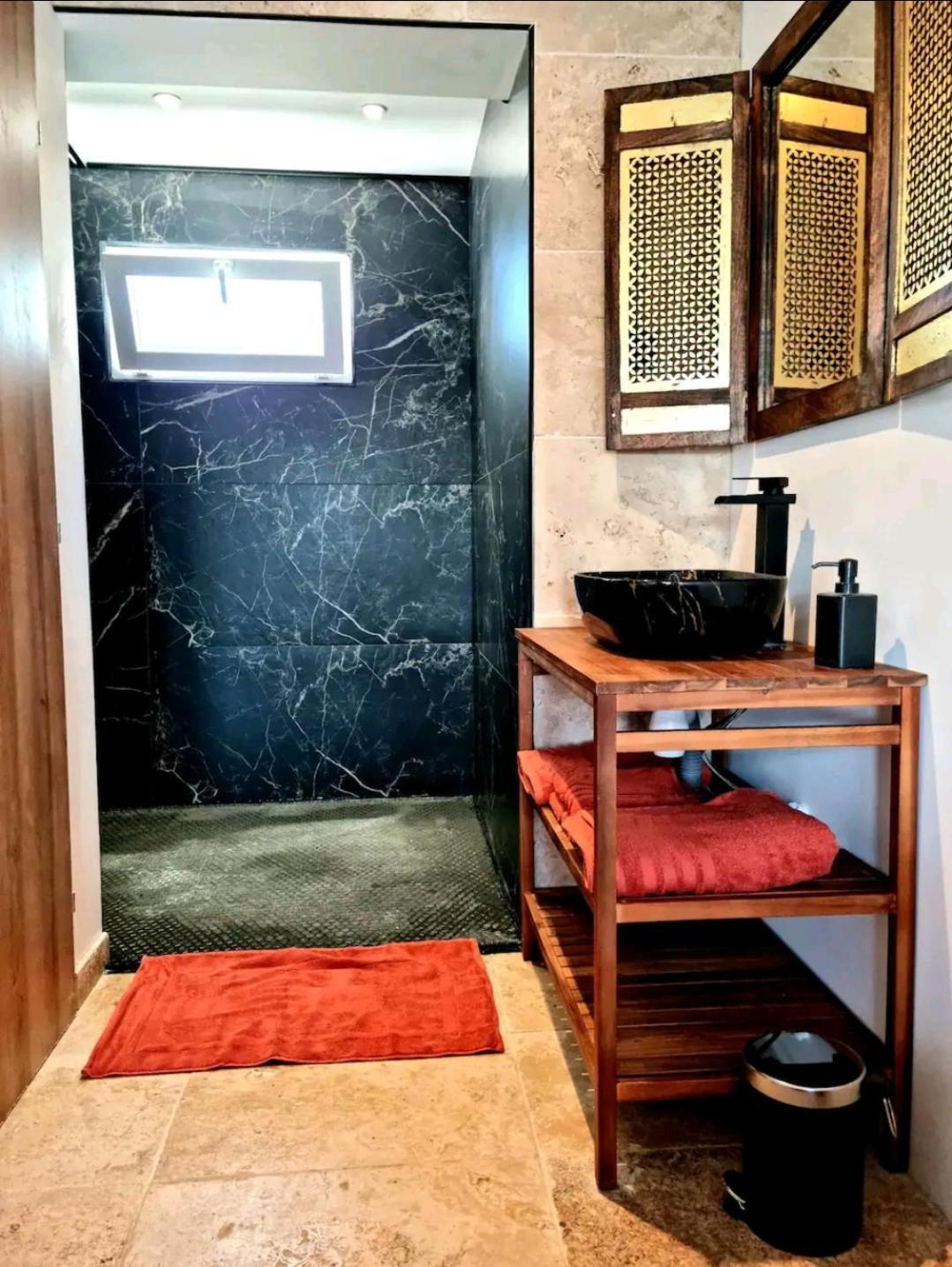 Suite Jaccuzzi En Camargue Port-Saint-Louis-du-Rhône Exterior photo