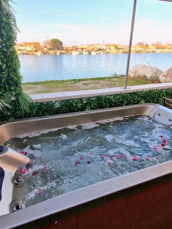 Suite Jaccuzzi En Camargue Port-Saint-Louis-du-Rhône Exterior photo