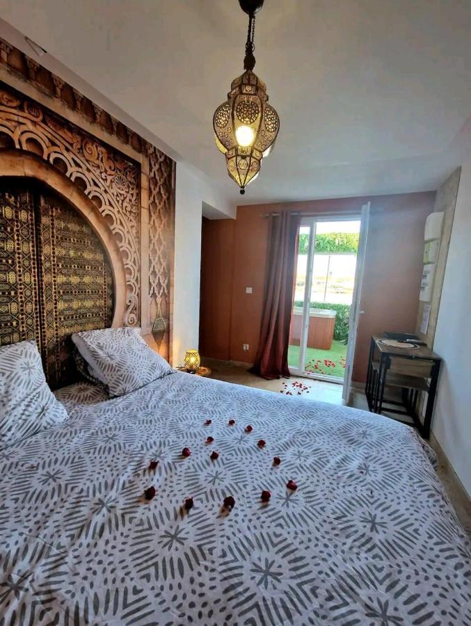 Suite Jaccuzzi En Camargue Port-Saint-Louis-du-Rhône Exterior photo